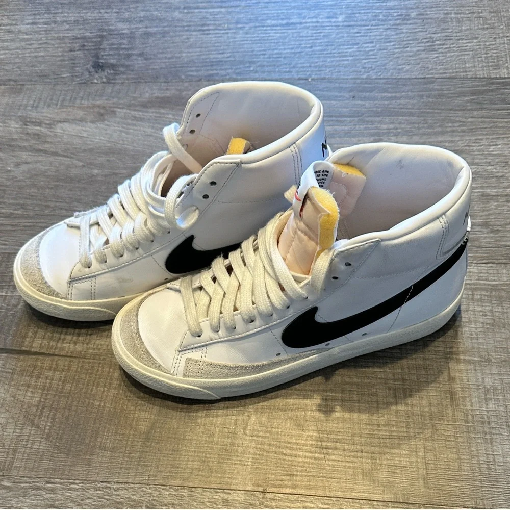 Women’s Nikes blazers size 6 White and Black High-Top Sneakers - Picture 6 of 8